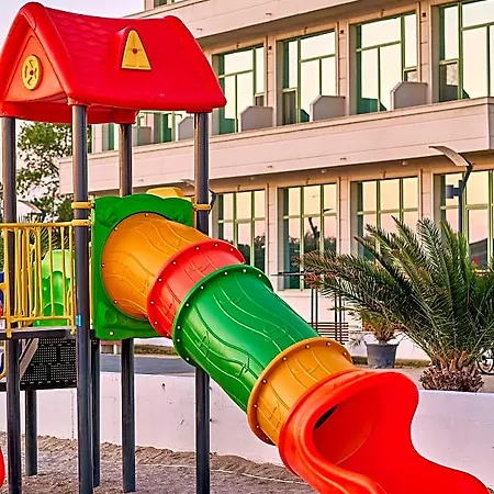 Malibu Hotel 4*